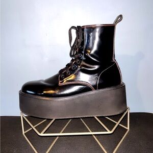 Steve Madden MENS Combat Platform boots.